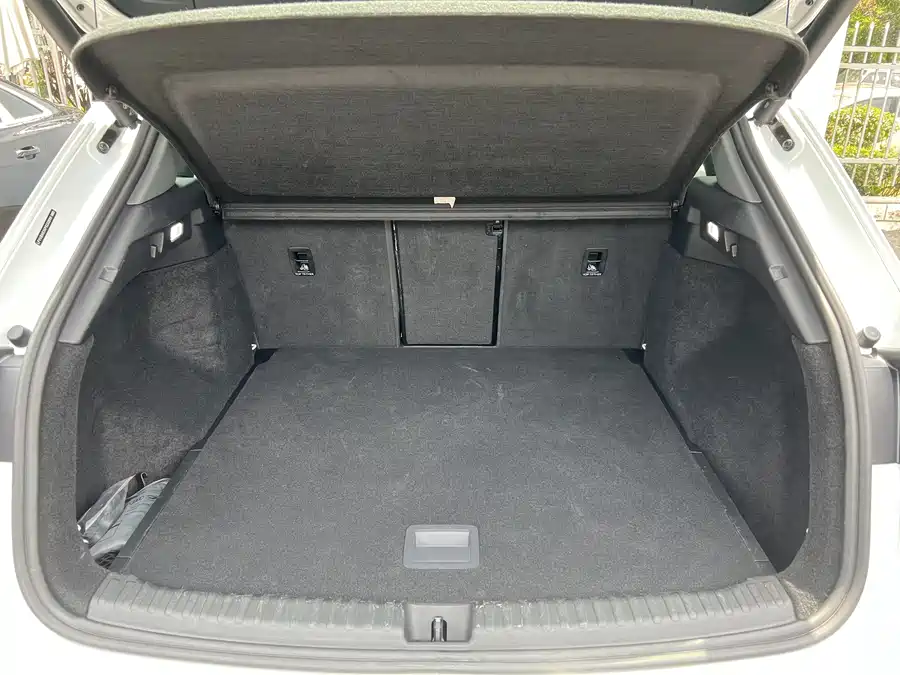 Audi Q4 - фото 8